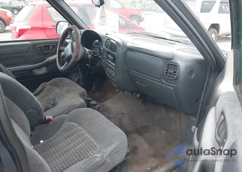 1999 Chevrolet S-10 Ls из США, поврежденный, VIN 1GCCS14X8X8152737